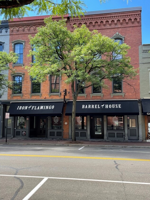 Primary Photo - 54 W Market St