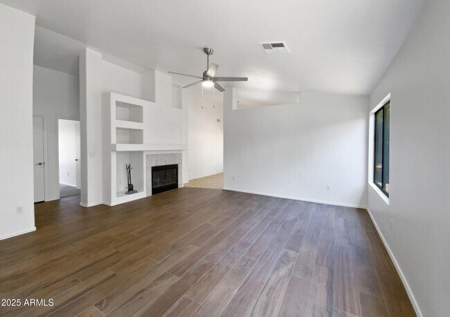 Building Photo - 1488 W Page Ave