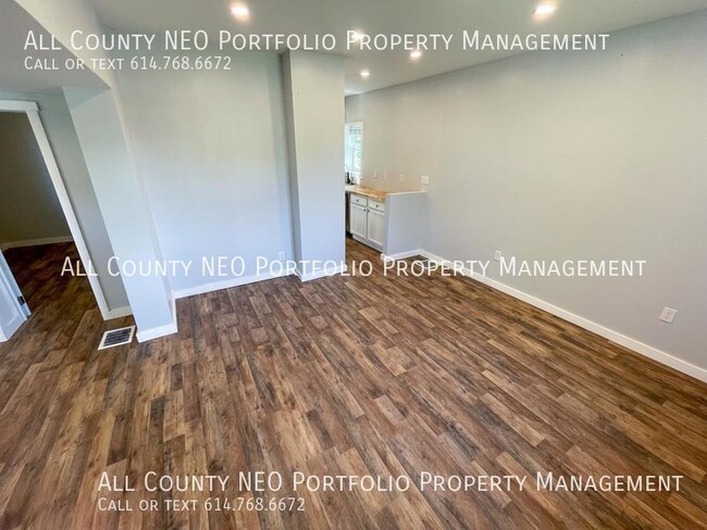 Building Photo - Updated 2 bed, 1 Bath Home