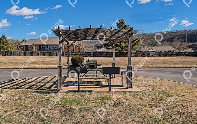 Building Photo - 3328 Meridian St N