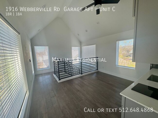 Building Photo - 1/1 Unit w/ 1 Car Garage Ready for Lease