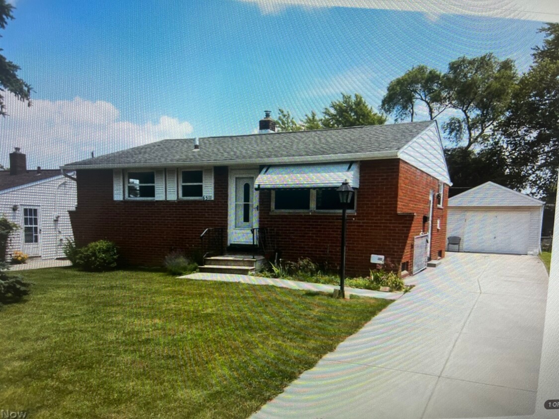 6511 Ledgebrook Dr, Brook Park, OH 44142 House Rental in Brook Park