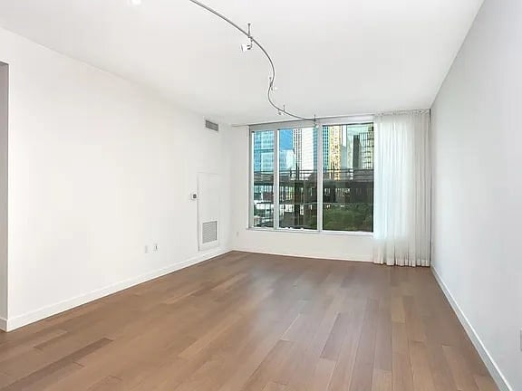 Building Photo - 301 Main St