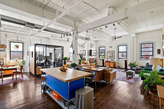 Building Photo - 429 N 13th St