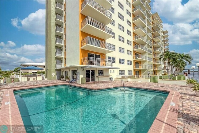 Foto del edificio - 2900 NE 30th St