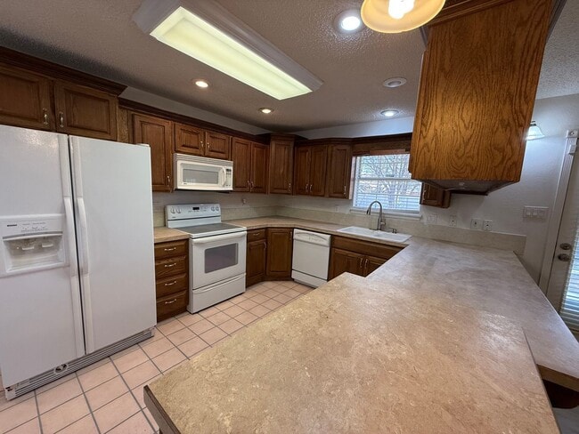 Foto del edificio - 4 Bed Brick Home! Zia School District! - Pets Welcome!!!