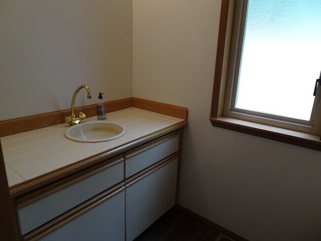 Foto del edificio - Charming Large 2-Bedroom Condo in the Hear...