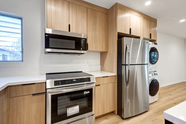 Building Photo - 2525 Beverley Ave