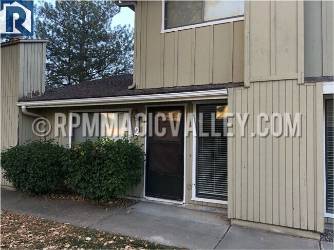 Foto del edificio - 747 Meadows Dr
