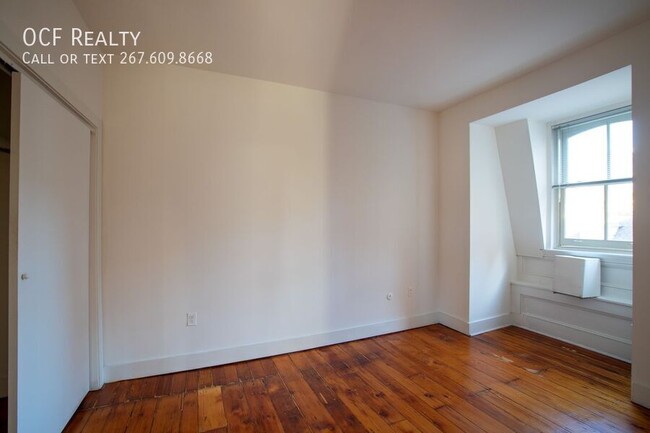 Building Photo - One Bed Washington Square Apartment