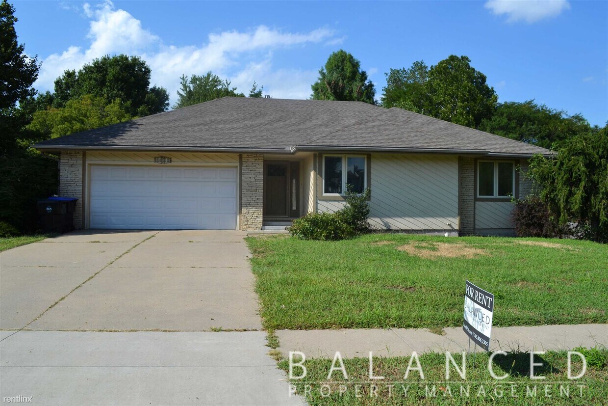 3 br, 3 bath House 6050 SW 25th St House Rental in Topeka, KS