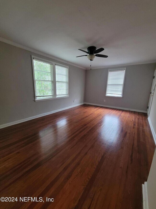 Building Photo - 2562 Dellwood Ave