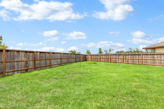 Building Photo - "Spacious 5-Bedroom San Antonio Gem with G...