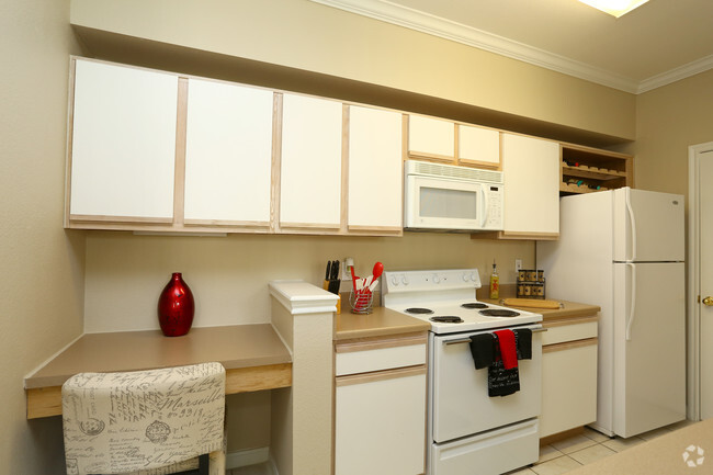 1BR-1BA A2 Kitchen - Saddle Brook Apartments