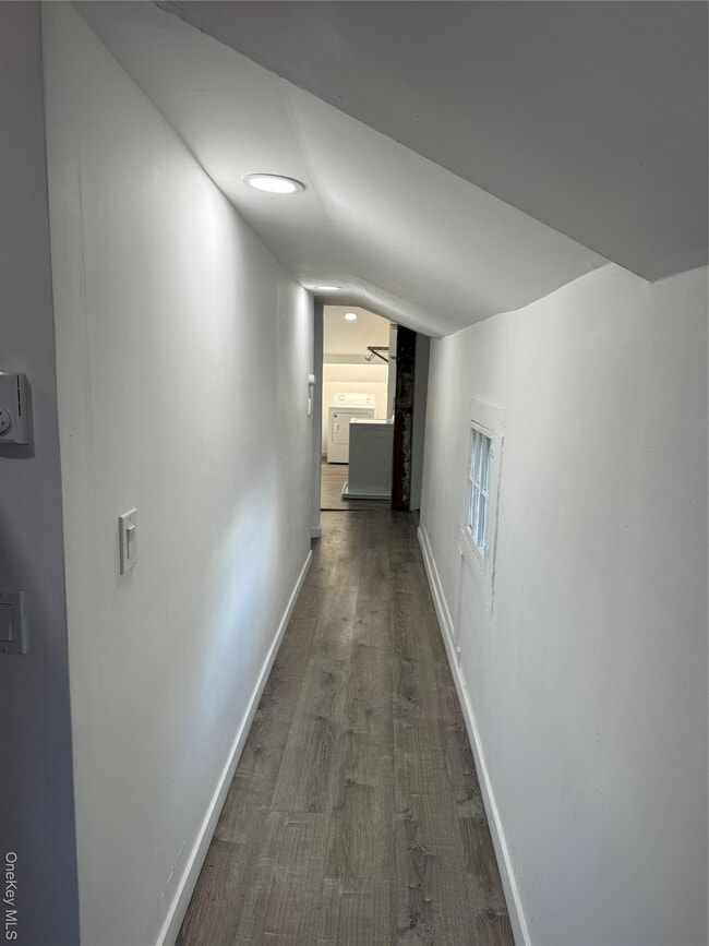 Foto del edificio - 619 Salt Point Turnpike