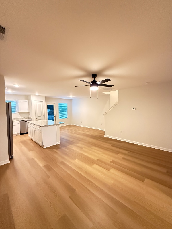 Foto del edificio - 44 W Farley Dr