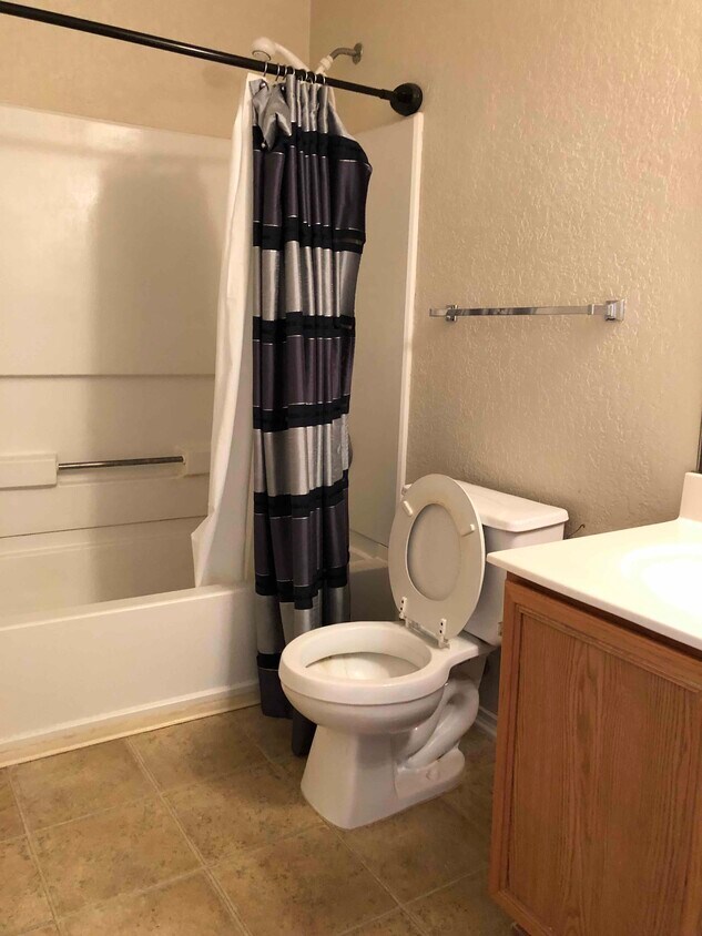 Foto principal - 11402 Belair Flats