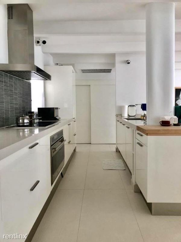 Building Photo - 400 Collins Ave