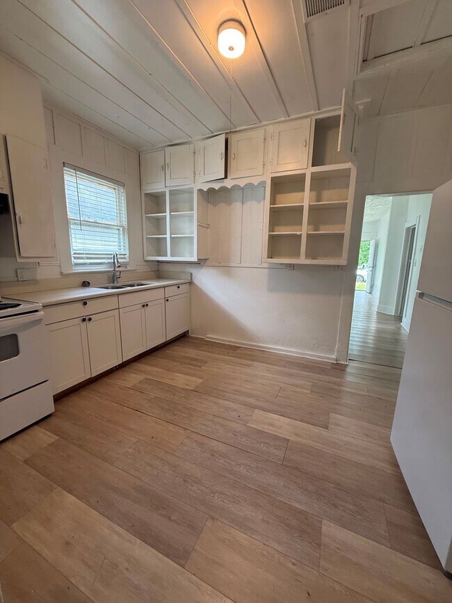 Foto del edificio - 1380 Live Oak St