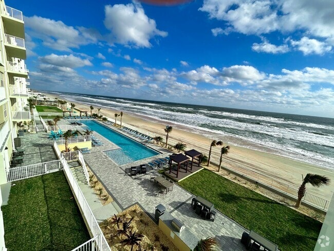 Feel the ocean breeze at this oceanfront oasis! - Triton Cay - Daytona Apartments