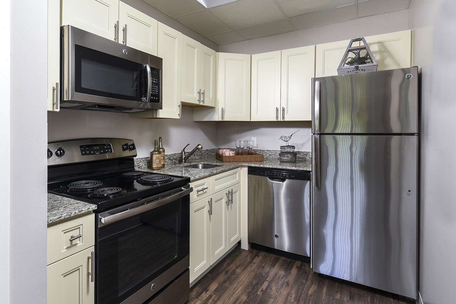 Bridgeview Apartments primary photo