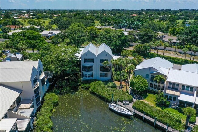Foto del edificio - 3901 SE St Lucie Blvd