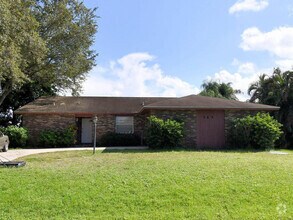 Building Photo - 744 SE Fallon Dr
