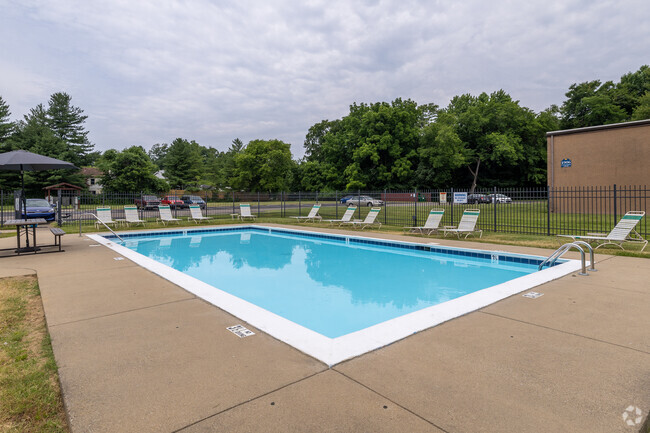 Piscina - Glenview Apartments