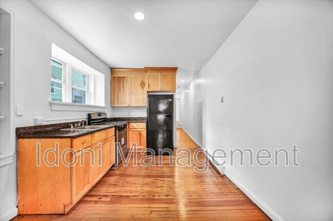 Building Photo - 112 Virgil st 1A