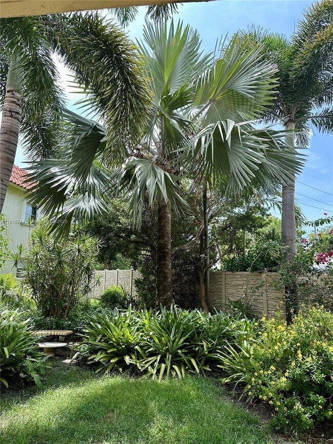 Foto del edificio - 1125 NE 16th Pl