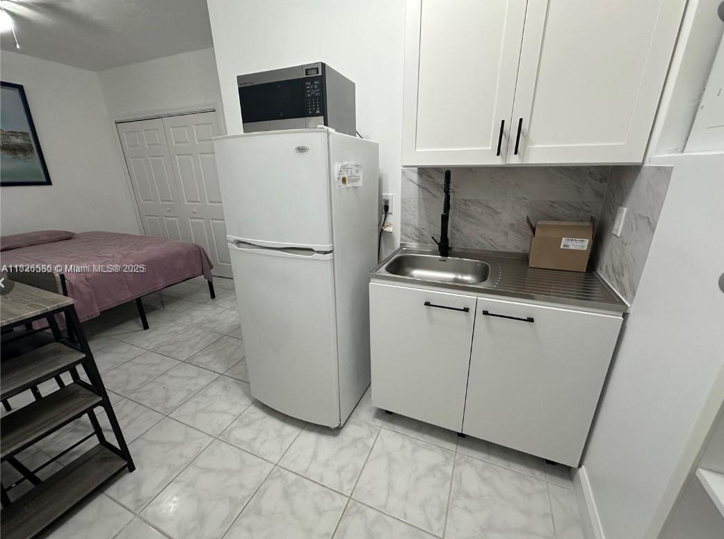 Primary Photo - 8442 SW 103rd Ave