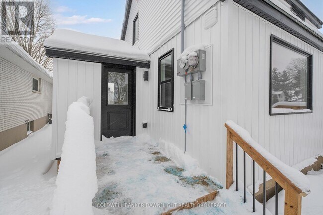 Photo du bâtiment - 145 Victoria St W