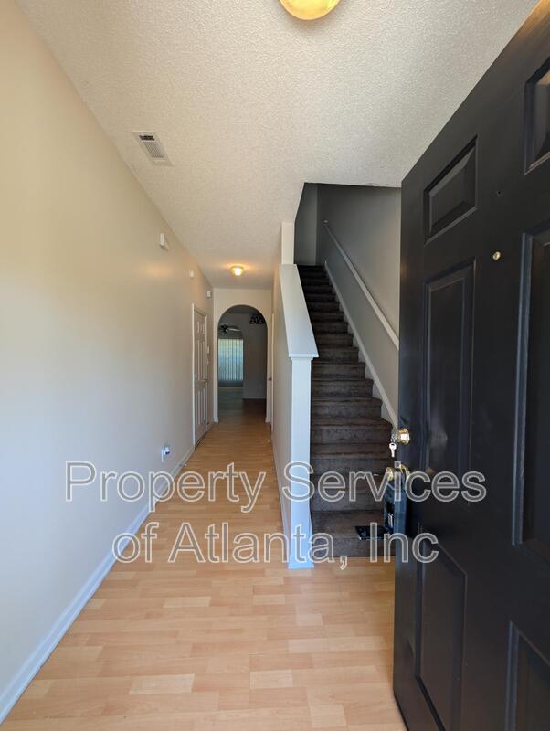 Building Photo - 5060 Lincoln Dr