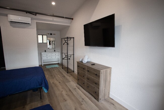 Foto del edificio - 858 E White Mountain Blvd