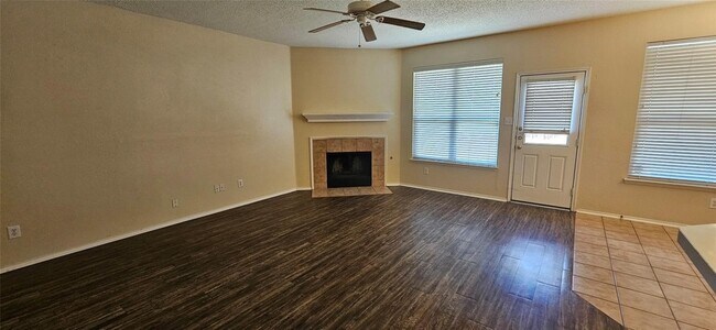 Foto del edificio - 2820 Deer Ridge Dr