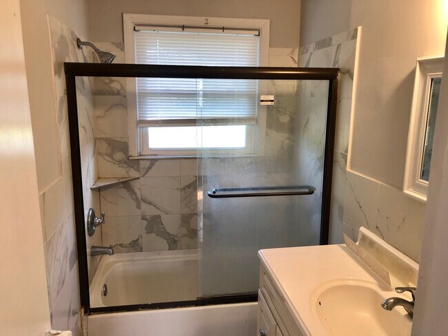 Building Photo - 6533 Thunderbird Dr