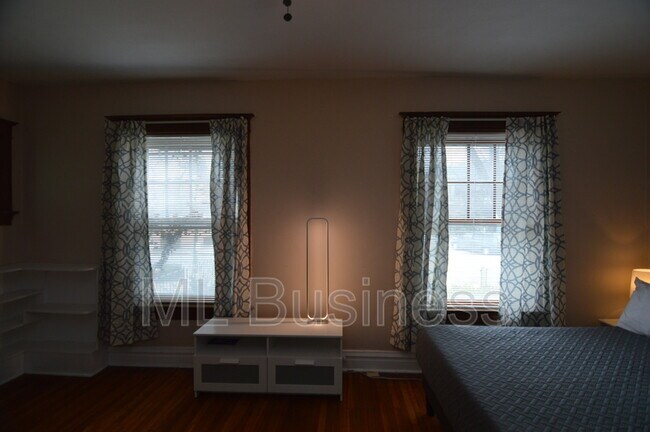 Foto del edificio - 6009 Kingsbury Ave
