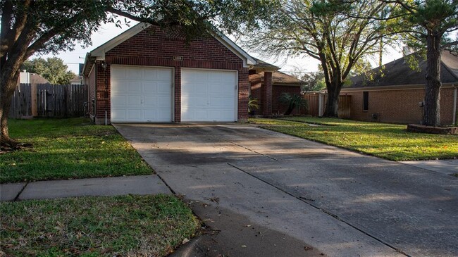 Building Photo - 3506 Lakeaires Ln