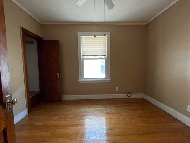 Building Photo - 6953 S Artesian Ave