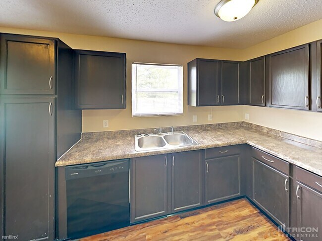Foto del edificio - 5621 Grassy Bank Dr