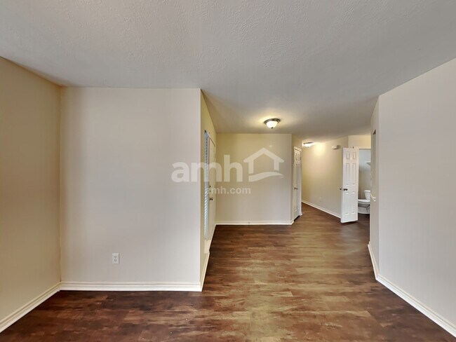 Building Photo - 2219 Shady Pine Dr