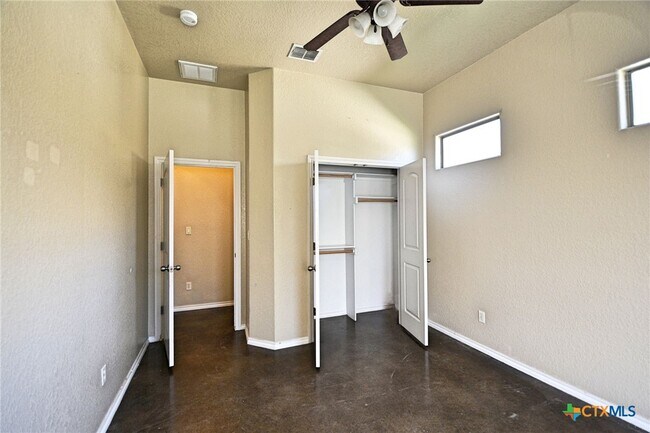 Building Photo - 2428 Kolton St