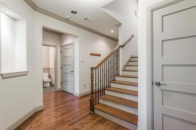 Foto del edificio - 226 Russell M.Perry Ave