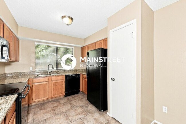 Building Photo - 3 Bedroom Pet-Friendly Home in Grand Prairie, TX with Main Street Renewal