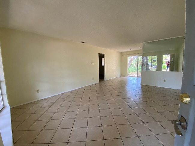 Building Photo - 12302 Double Tree Ln