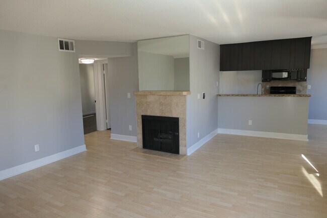 Foto del edificio - 7035 Woodley Ave