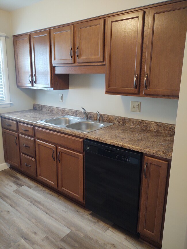 Kitchen - 537 Sewickley St