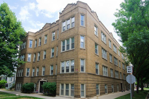 Ainslie Court Condominium - 2150 W Ainslie St