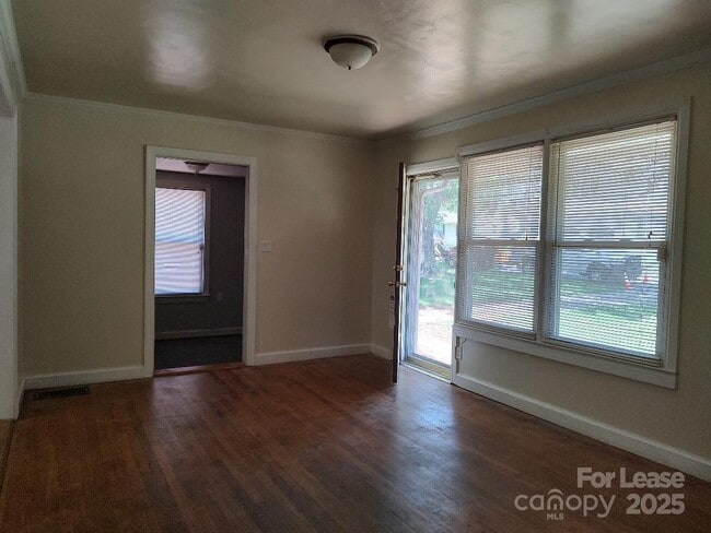 Building Photo - 322 Hartford Ave