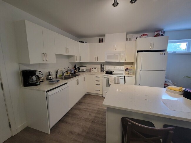 Building Photo - 4 Bed 2 Bath on Maitland